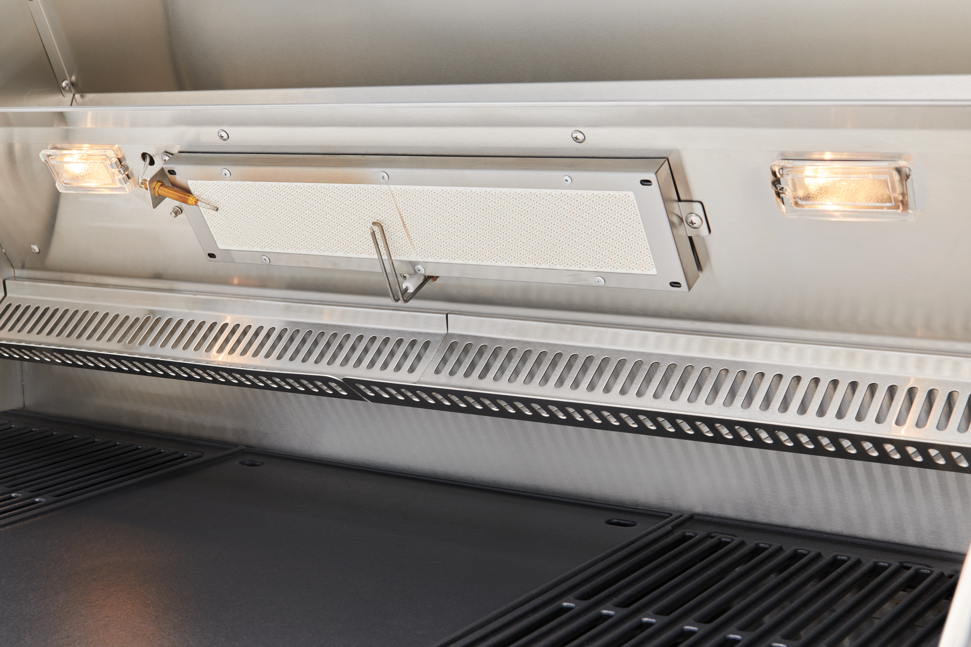 7000 Series Premium 4 Burner Built In BBQ