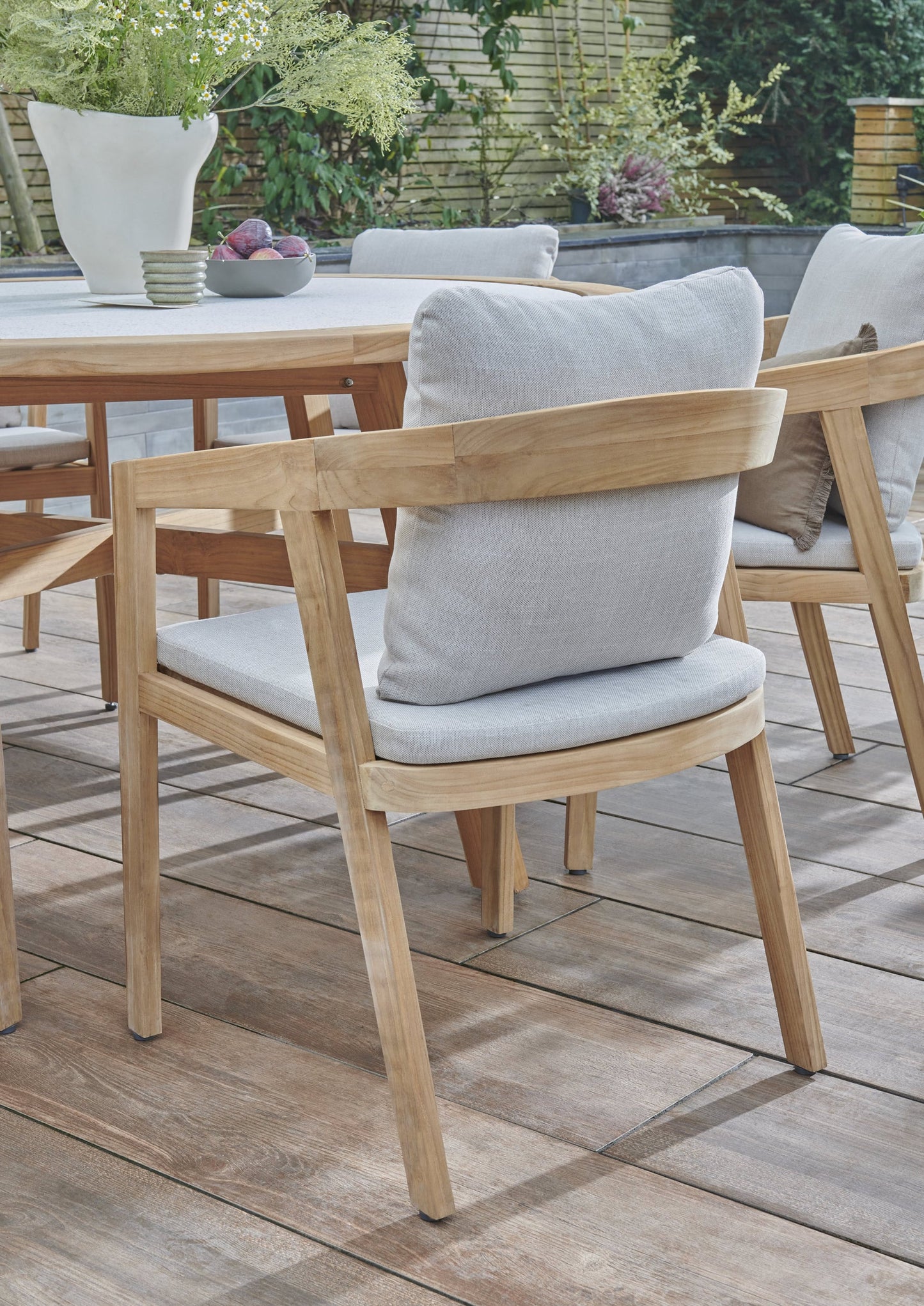 Kubu 6-Seat Dining Set