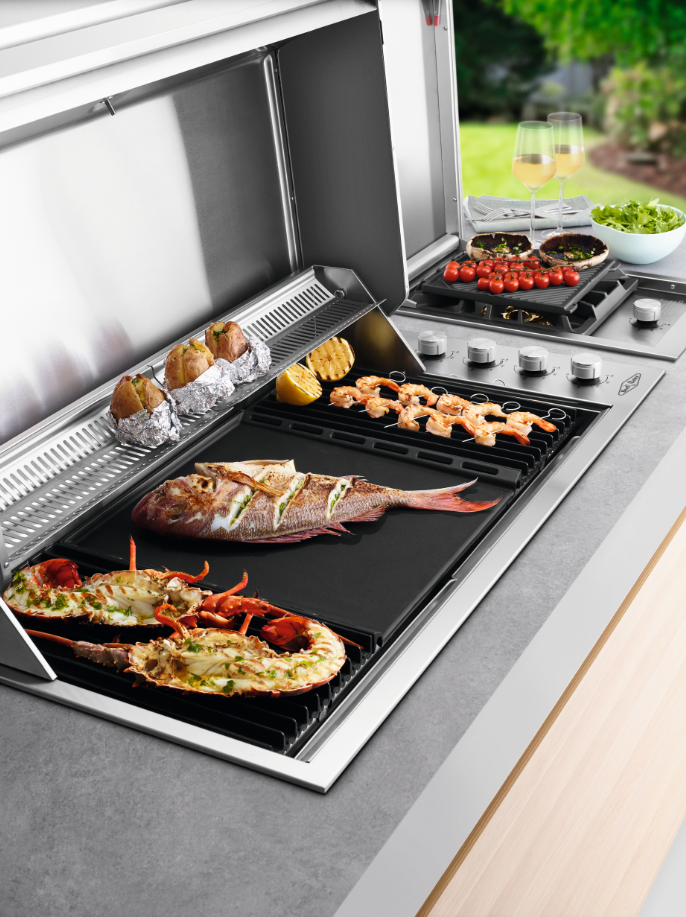 Signature Proline Series - 6 Burner Flat Lid Built In BBQ