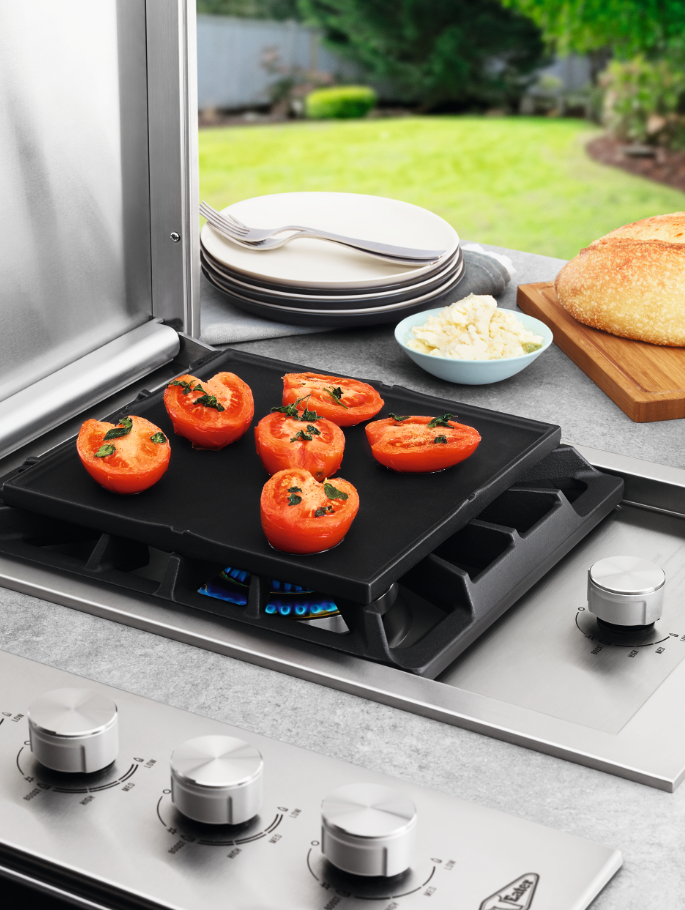 Signature Proline Series - 6 Burner Flat Lid Built In BBQ