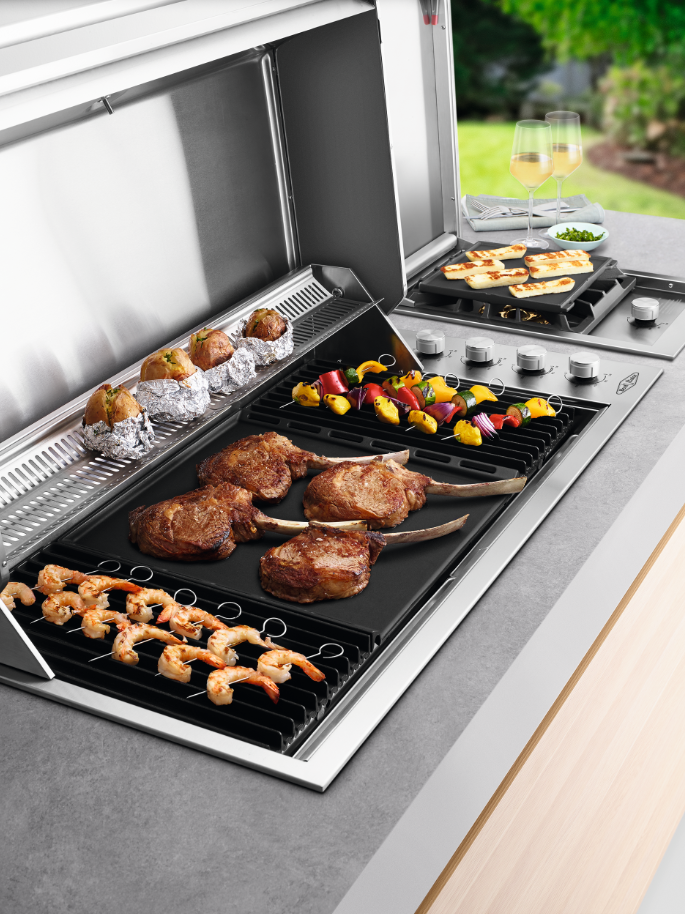 Signature Proline Series - 6 Burner Flat Lid Built In BBQ